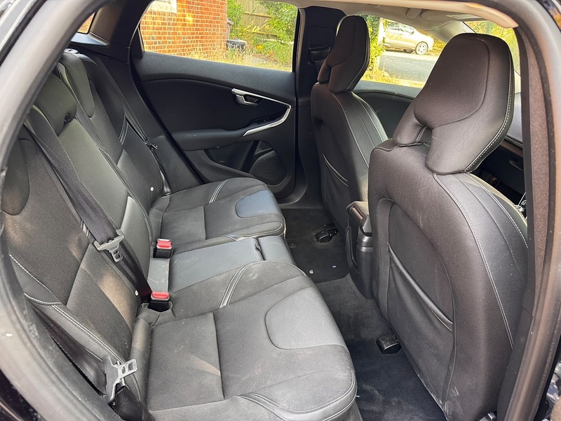 Volvo V40 2.0 D2 Momentum Nav Plus Hatchback 5dr Diesel Manual Euro 6 (s/s) (120 ps) - U10004282