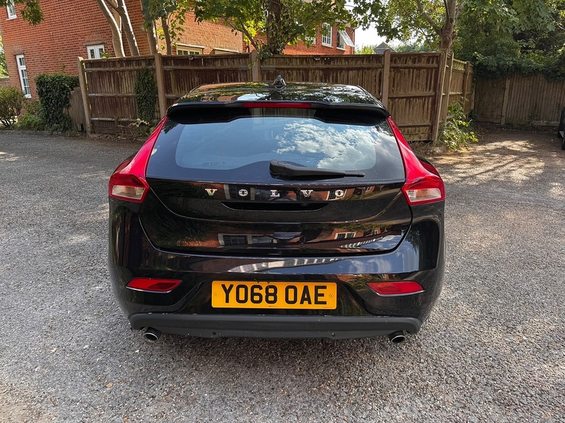 Volvo V40 2.0 D2 Momentum Nav Plus Hatchback 5dr Diesel Manual Euro 6 (s/s) (120 ps) - U10004282