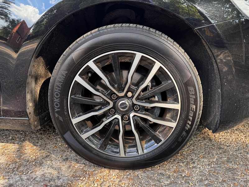 Volvo V40 2.0 D2 Momentum Nav Plus Hatchback 5dr Diesel Manual Euro 6 (s/s) (120 ps) - U10004282