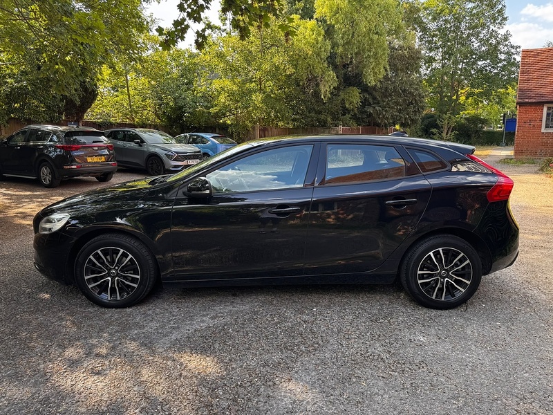 Volvo V40 2.0 D2 Momentum Nav Plus Hatchback 5dr Diesel Manual Euro 6 (s/s) (120 ps) - U10004282