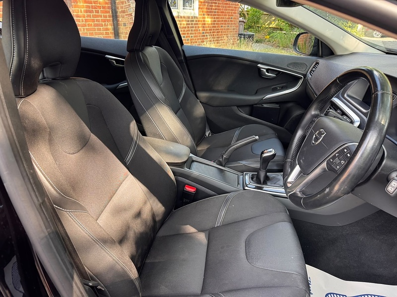 Volvo V40 2.0 D2 Momentum Nav Plus Hatchback 5dr Diesel Manual Euro 6 (s/s) (120 ps) - U10004282
