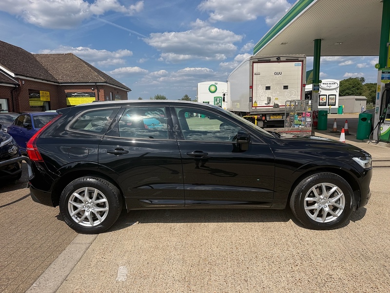 Volvo XC60 B5 MHEV Momentum SUV 2.0 Automatic Petrol Hybrid - U10004291