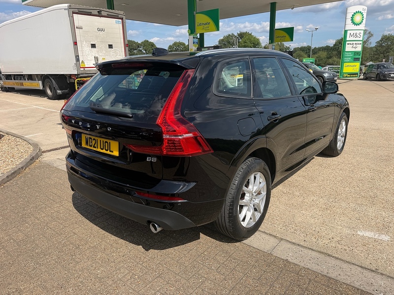 Volvo XC60 B5 MHEV Momentum SUV 2.0 Automatic Petrol Hybrid - U10004291