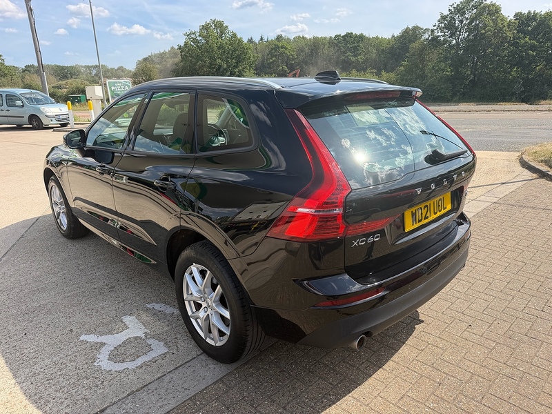 Volvo XC60 B5 MHEV Momentum SUV 2.0 Automatic Petrol Hybrid - U10004291