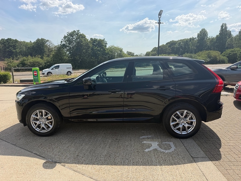 Volvo XC60 B5 MHEV Momentum SUV 2.0 Automatic Petrol Hybrid - U10004291