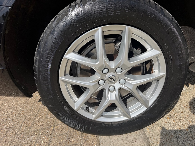 Volvo XC60 B5 MHEV Momentum SUV 2.0 Automatic Petrol Hybrid - U10004291