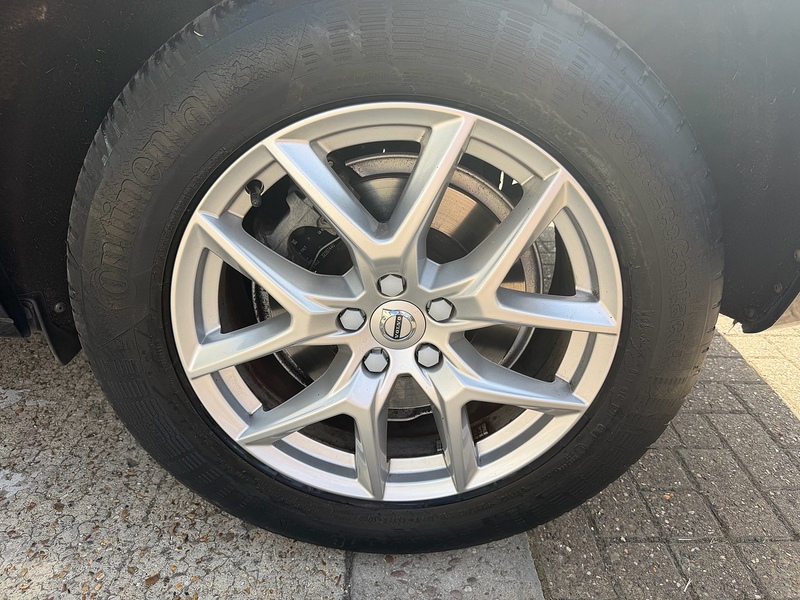 Volvo XC60 B5 MHEV Momentum SUV 2.0 Automatic Petrol Hybrid - U10004291