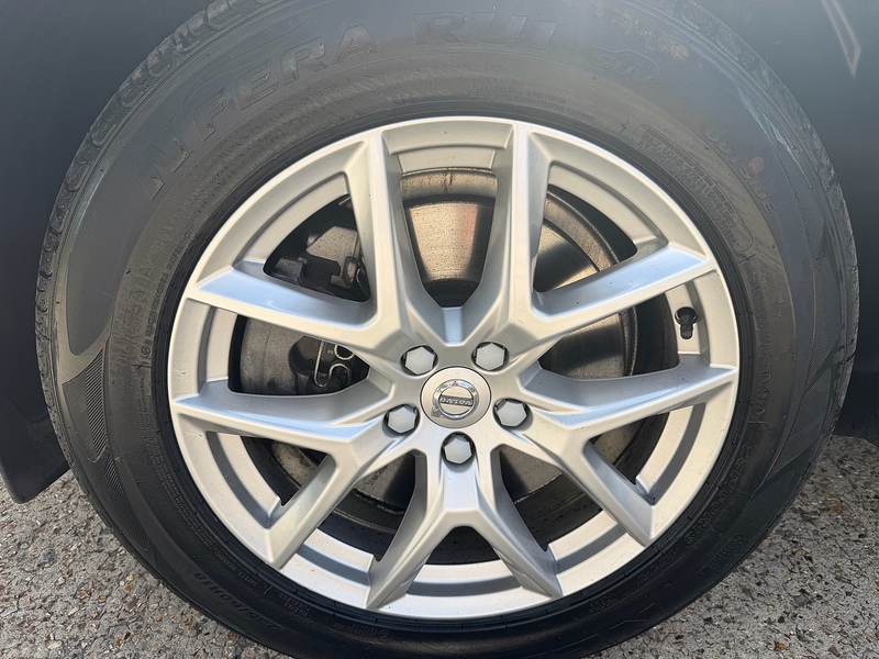 Volvo XC60 B5 MHEV Momentum SUV 2.0 Automatic Petrol Hybrid - U10004291
