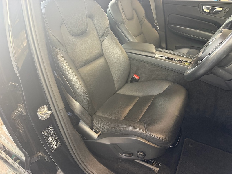 Volvo XC60 B5 MHEV Momentum SUV 2.0 Automatic Petrol Hybrid - U10004291