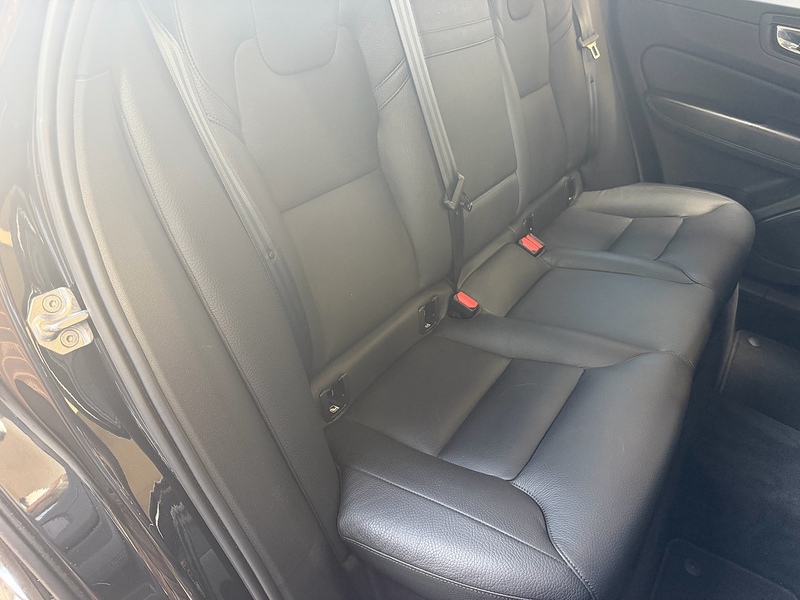 Volvo XC60 B5 MHEV Momentum SUV 2.0 Automatic Petrol Hybrid - U10004291