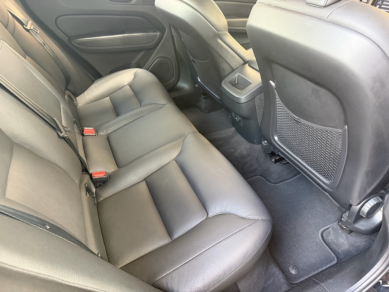 Volvo XC60 B5 MHEV Momentum SUV 2.0 Automatic Petrol Hybrid - U10004291