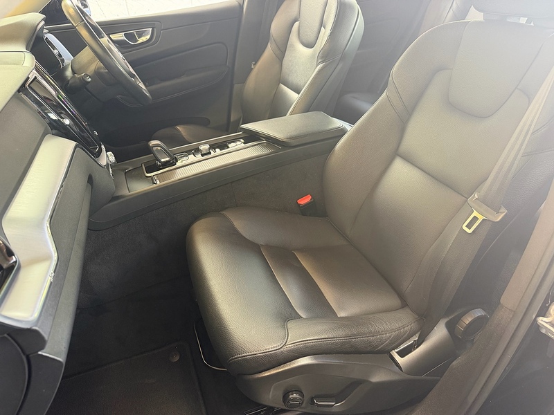 Volvo XC60 B5 MHEV Momentum SUV 2.0 Automatic Petrol Hybrid - U10004291