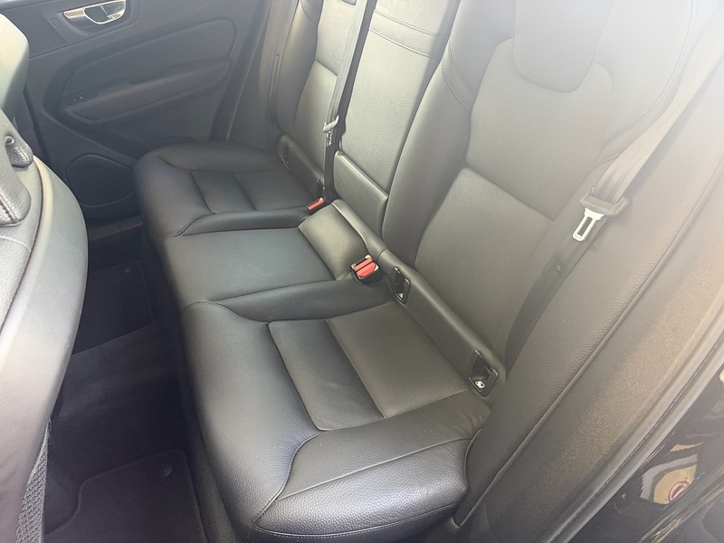 Volvo XC60 B5 MHEV Momentum SUV 2.0 Automatic Petrol Hybrid - U10004291