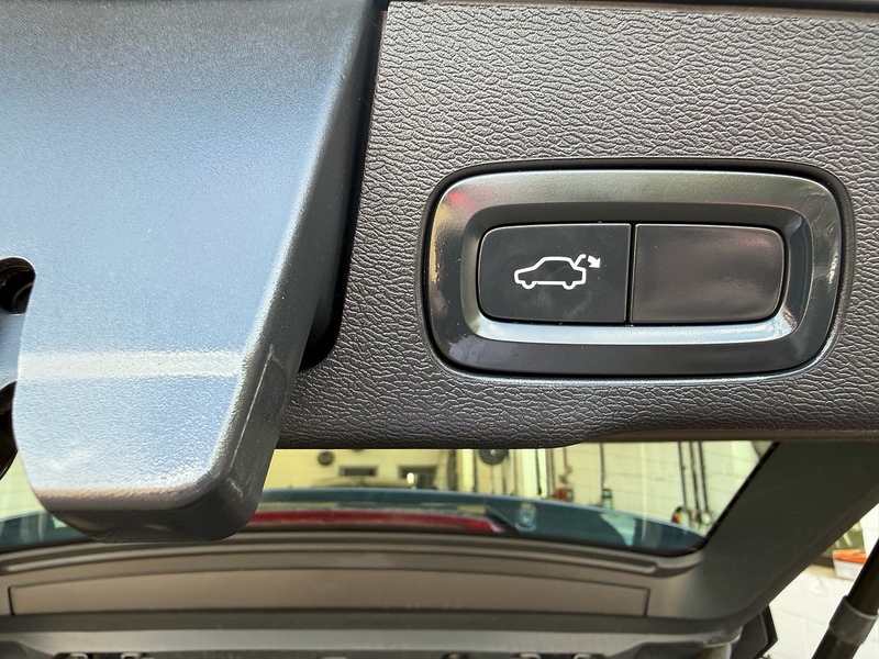 Volvo XC60 B5 MHEV Momentum SUV 2.0 Automatic Petrol Hybrid - U10004291