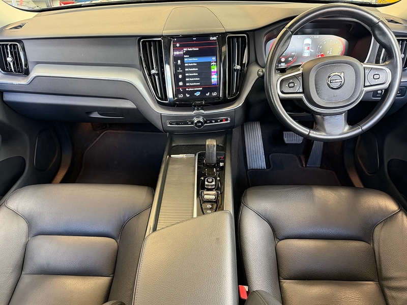 Volvo XC60 B5 MHEV Momentum SUV 2.0 Automatic Petrol Hybrid - U10004291