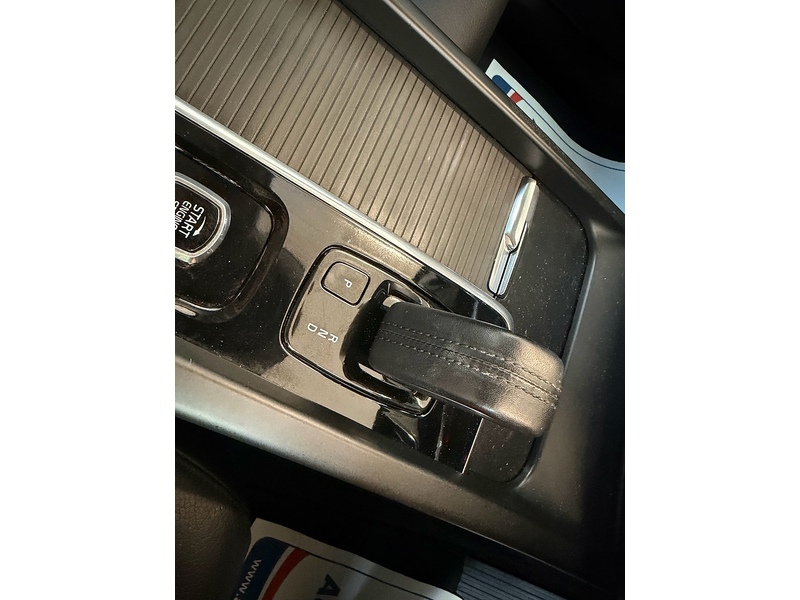 Volvo XC60 B5 MHEV Momentum SUV 2.0 Automatic Petrol Hybrid - U10004291
