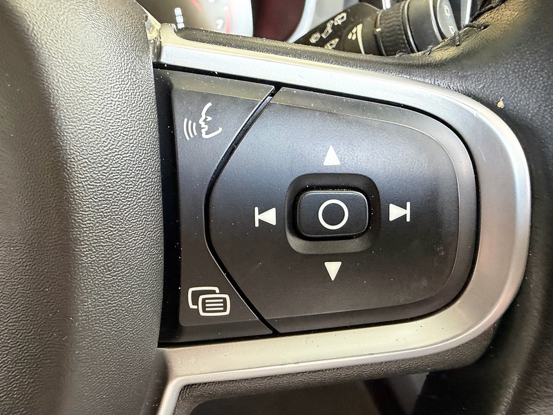 Volvo XC60 B5 MHEV Momentum SUV 2.0 Automatic Petrol Hybrid - U10004291
