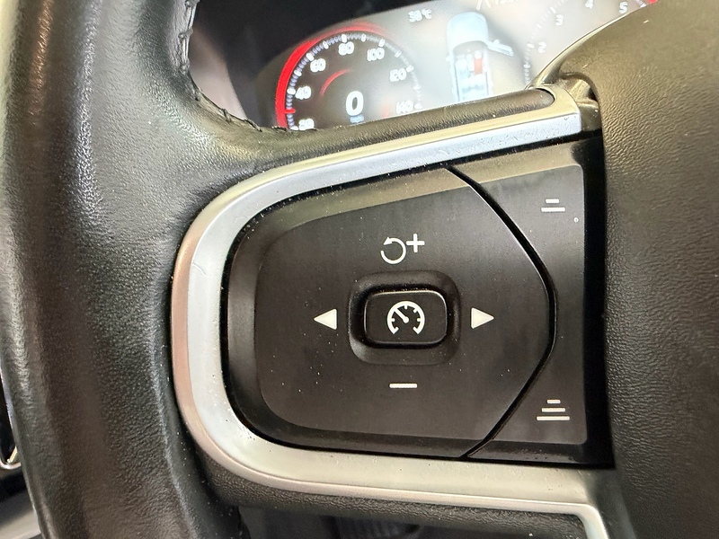 Volvo XC60 B5 MHEV Momentum SUV 2.0 Automatic Petrol Hybrid - U10004291