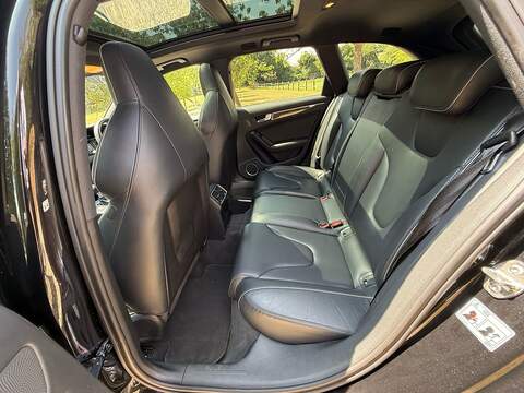 Audi RS4 Avant 4.2 FSI V8 Estate 5dr Petrol S Tronic quattro Euro 5 (450 ps) - U10004295