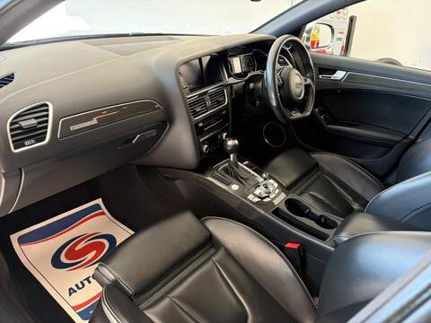 Audi RS4 Avant 4.2 FSI V8 Estate 5dr Petrol S Tronic quattro Euro 5 (450 ps) - U10004295