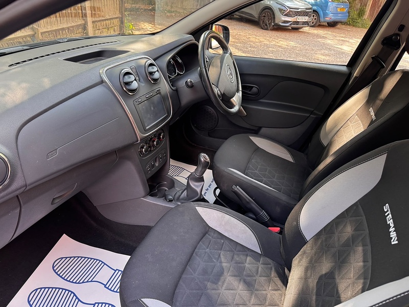 Dacia Sandero Stepway 1.5 dCi Laureate Hatchback 5dr Diesel Manual Euro 6 (s/s) (90 ps) - U10004307