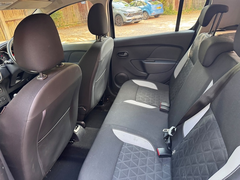 Dacia Sandero Stepway 1.5 dCi Laureate Hatchback 5dr Diesel Manual Euro 6 (s/s) (90 ps) - U10004307