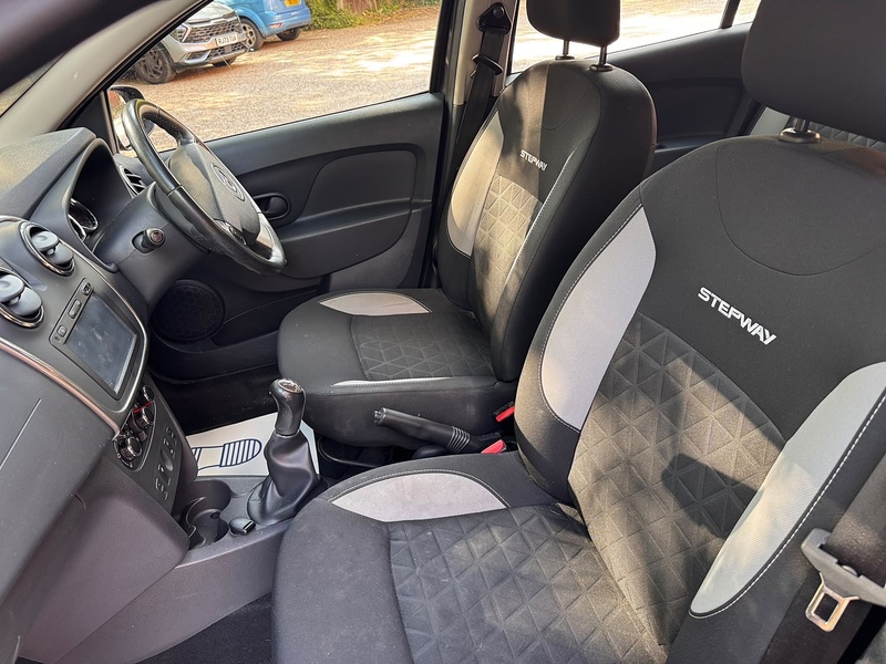 Dacia Sandero Stepway 1.5 dCi Laureate Hatchback 5dr Diesel Manual Euro 6 (s/s) (90 ps) - U10004307