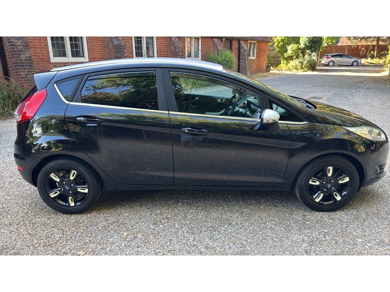 Ford Fiesta 1.25 Zetec Black Edition Hatchback 5dr Petrol Manual Euro 6 (82 ps) - U10004322