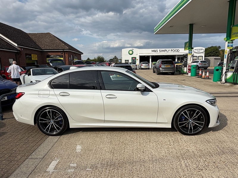 BMW 3 Series 2.0 320i M Sport Saloon 4dr Petrol Auto Euro 6 (s/s) (184 ps) - U10004325