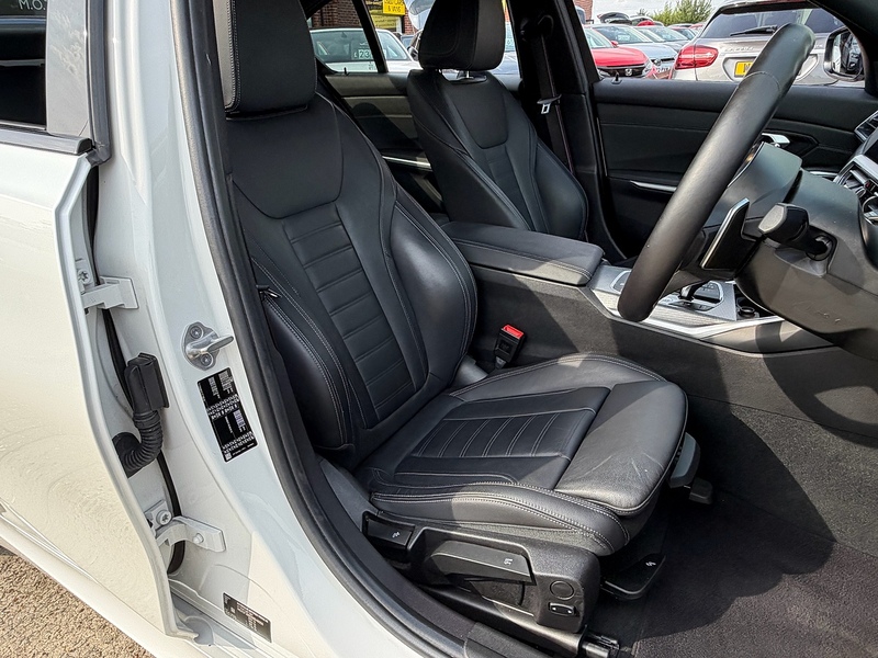 BMW 3 Series 2.0 320i M Sport Saloon 4dr Petrol Auto Euro 6 (s/s) (184 ps) - U10004325