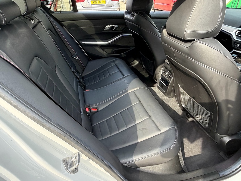 BMW 3 Series 2.0 320i M Sport Saloon 4dr Petrol Auto Euro 6 (s/s) (184 ps) - U10004325