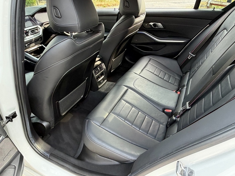 BMW 3 Series 2.0 320i M Sport Saloon 4dr Petrol Auto Euro 6 (s/s) (184 ps) - U10004325