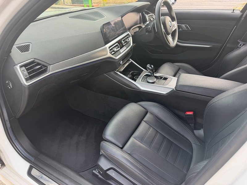 BMW 3 Series 2.0 320i M Sport Saloon 4dr Petrol Auto Euro 6 (s/s) (184 ps) - U10004325