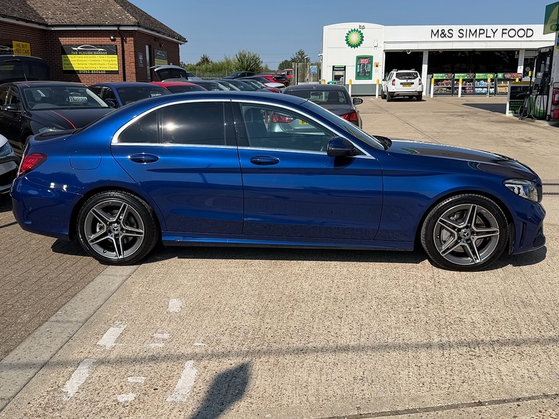 Mercedes-Benz C Class 2.0 C300d AMG Line (Premium) Saloon 4dr Diesel G-Tronic+ Euro 6 (s/s) (245 ps) - U10004326