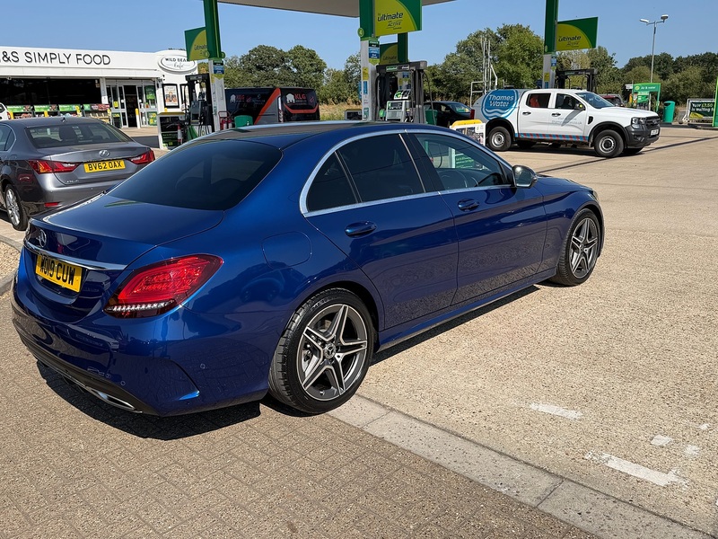 Mercedes-Benz C Class 2.0 C300d AMG Line (Premium) Saloon 4dr Diesel G-Tronic+ Euro 6 (s/s) (245 ps) - U10004326