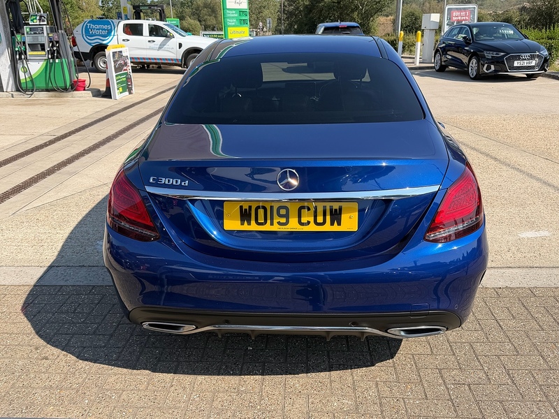 Mercedes-Benz C Class 2.0 C300d AMG Line (Premium) Saloon 4dr Diesel G-Tronic+ Euro 6 (s/s) (245 ps) - U10004326