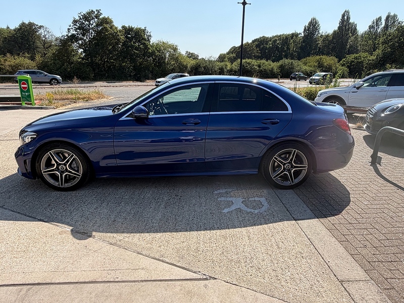 Mercedes-Benz C Class 2.0 C300d AMG Line (Premium) Saloon 4dr Diesel G-Tronic+ Euro 6 (s/s) (245 ps) - U10004326