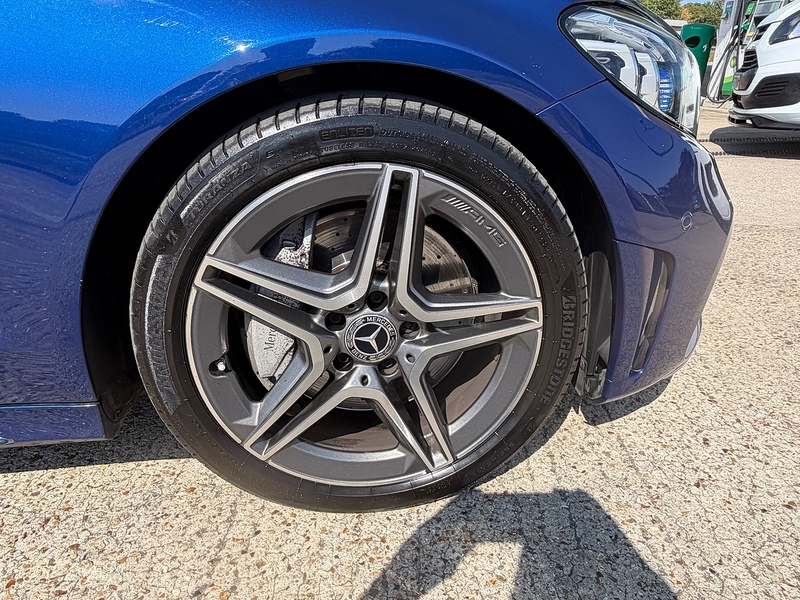Mercedes-Benz C Class 2.0 C300d AMG Line (Premium) Saloon 4dr Diesel G-Tronic+ Euro 6 (s/s) (245 ps) - U10004326
