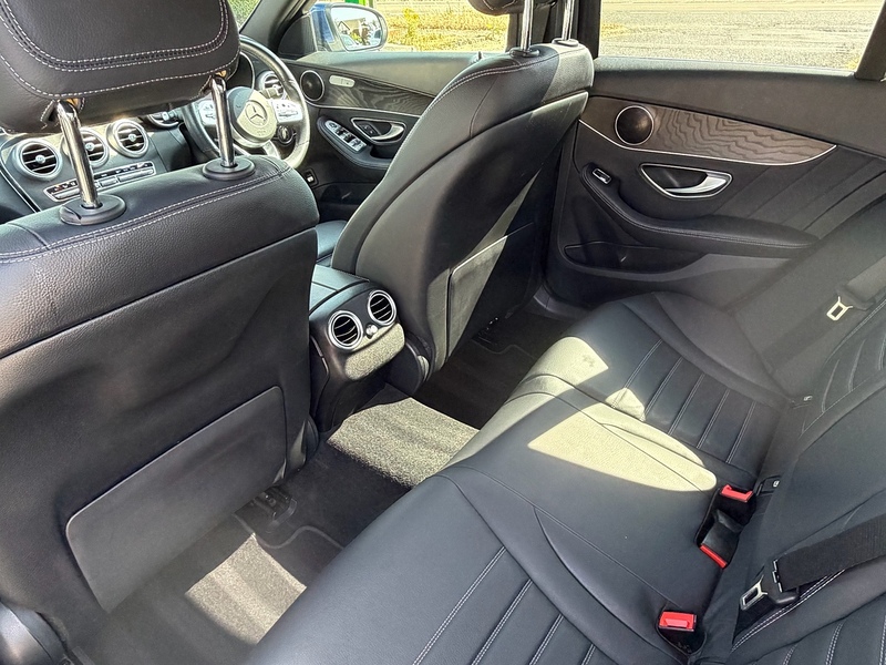 Mercedes-Benz C Class 2.0 C300d AMG Line (Premium) Saloon 4dr Diesel G-Tronic+ Euro 6 (s/s) (245 ps) - U10004326