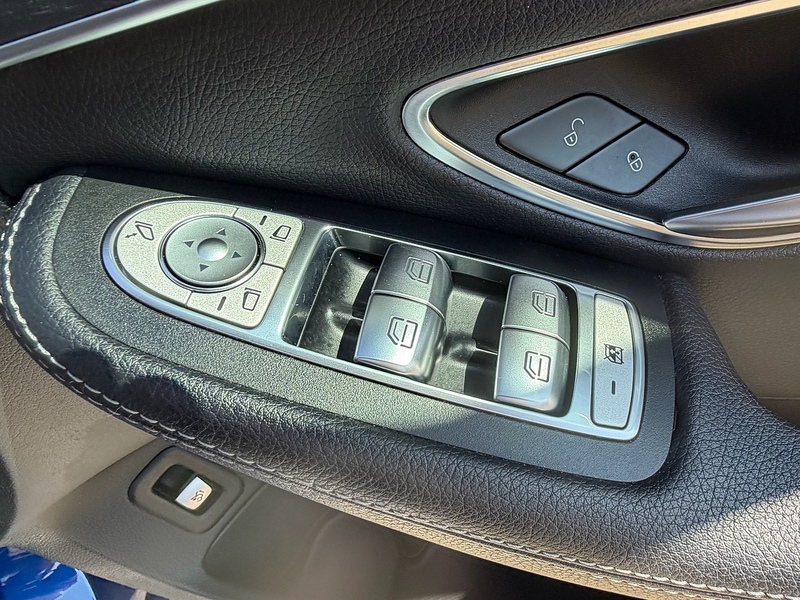 Mercedes-Benz C Class 2.0 C300d AMG Line (Premium) Saloon 4dr Diesel G-Tronic+ Euro 6 (s/s) (245 ps) - U10004326