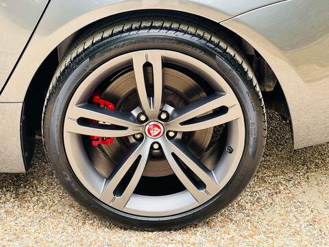Jaguar XJR 5.0 V8 Saloon 4dr Petrol Auto Euro 6 (s/s) (550 ps) - U10004344