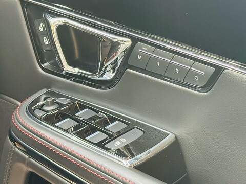 Jaguar XJR 5.0 V8 Saloon 4dr Petrol Auto Euro 6 (s/s) (550 ps) - U10004344