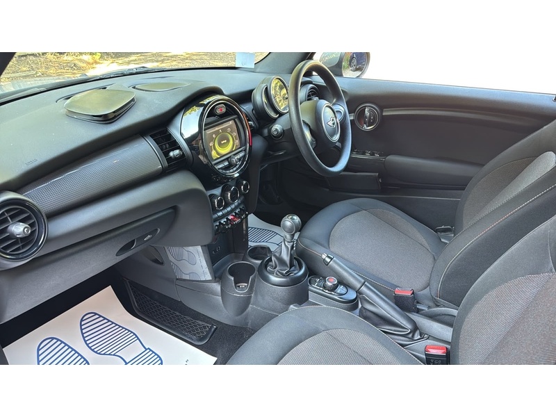 MINI Convertible 1.5 Cooper Convertible 2dr Petrol Manual Euro 6 (s/s) (136 ps) - U10004348