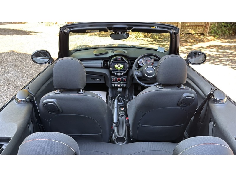 MINI Convertible 1.5 Cooper Convertible 2dr Petrol Manual Euro 6 (s/s) (136 ps) - U10004348