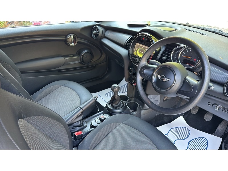 MINI Convertible 1.5 Cooper Convertible 2dr Petrol Manual Euro 6 (s/s) (136 ps) - U10004348