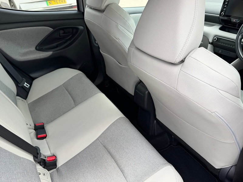 Toyota Yaris 1.5 VVT-h Excel Hatchback 5dr Petrol Hybrid E-CVT Euro 6 (s/s) (116 ps) - U10004354