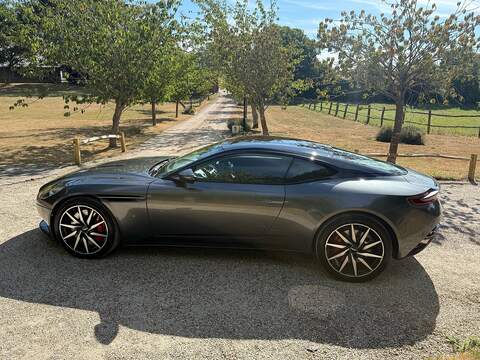 Aston Martin DB11 5.2 V12 Coupe 2dr Petrol Auto Euro 6 (s/s) (608 ps) - U10004358