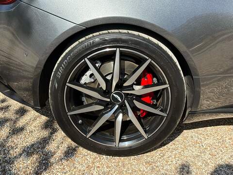 Aston Martin DB11 5.2 V12 Coupe 2dr Petrol Auto Euro 6 (s/s) (608 ps) - U10004358