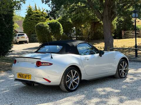 Mazda MX-5 2.0 SKYACTIV-G Sport Recaro Convertible 2dr Petrol Manual Euro 6 (160 ps) - U10004391