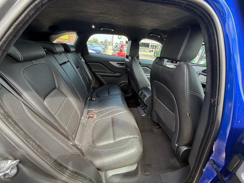 Jaguar F-PACE 2.0 P250i R-Sport SUV 5dr Petrol Auto AWD Euro 6 (s/s) (250 ps) - U10004392